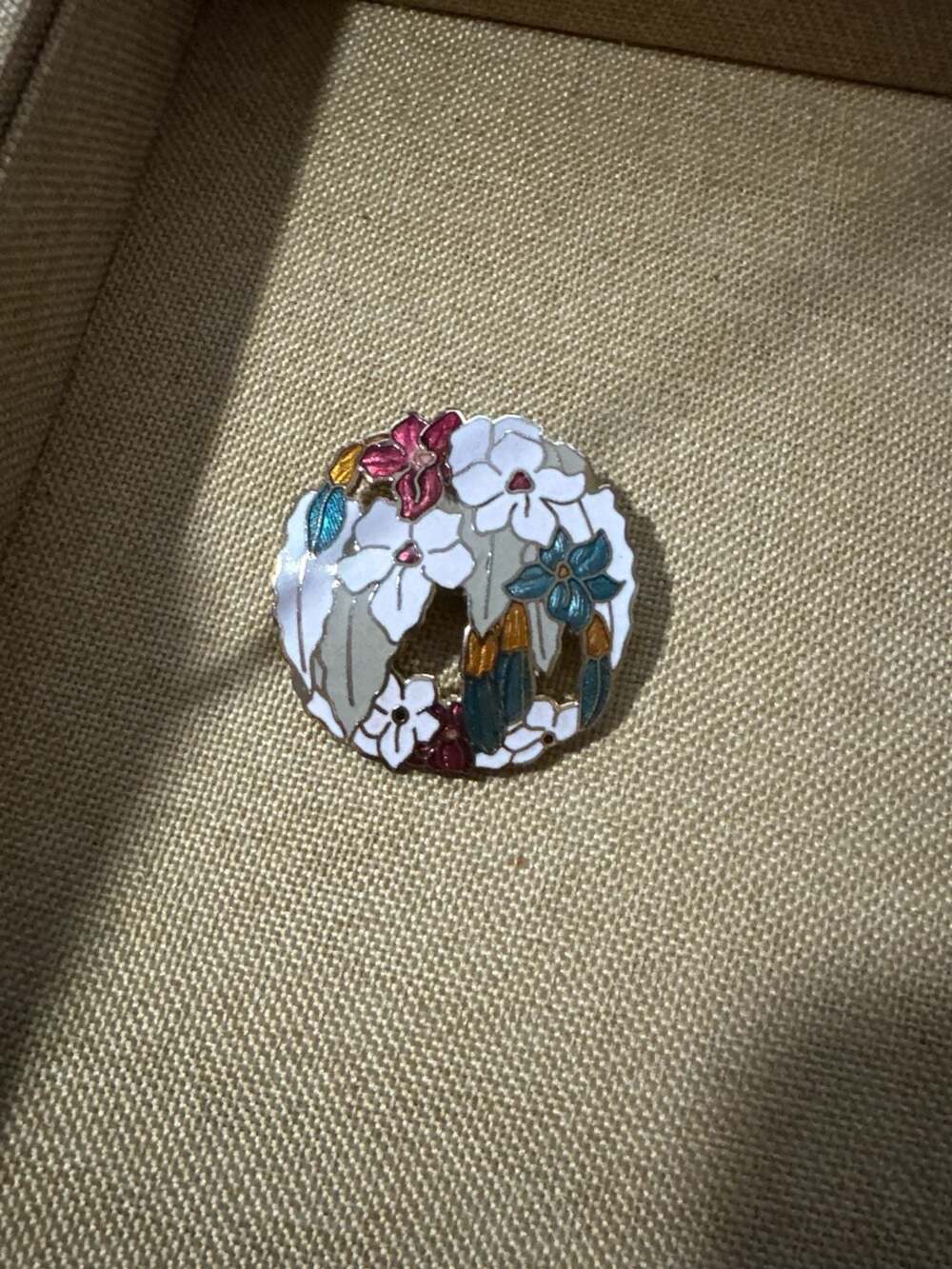 Vintage Sea Gems Cloisonne Enamel Floral Brooch Pin with White, Pink, and Blue F